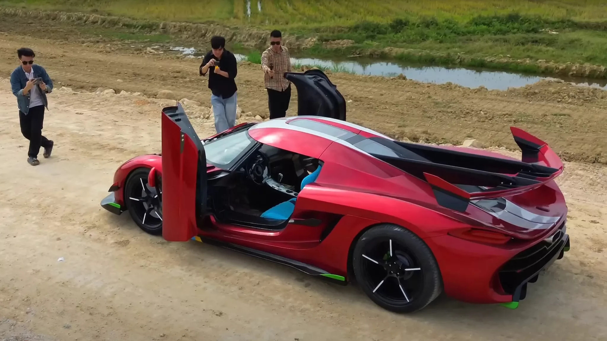 Báo Tây ngỡ ngàng với Koenigsegg Jesko tự chế của nhóm bạn trẻ Quảng Ninh: Mô hình đi được, cửa đóng mở như xe thật, tự chế tạo khung xe và giảm xóc- Ảnh 7.