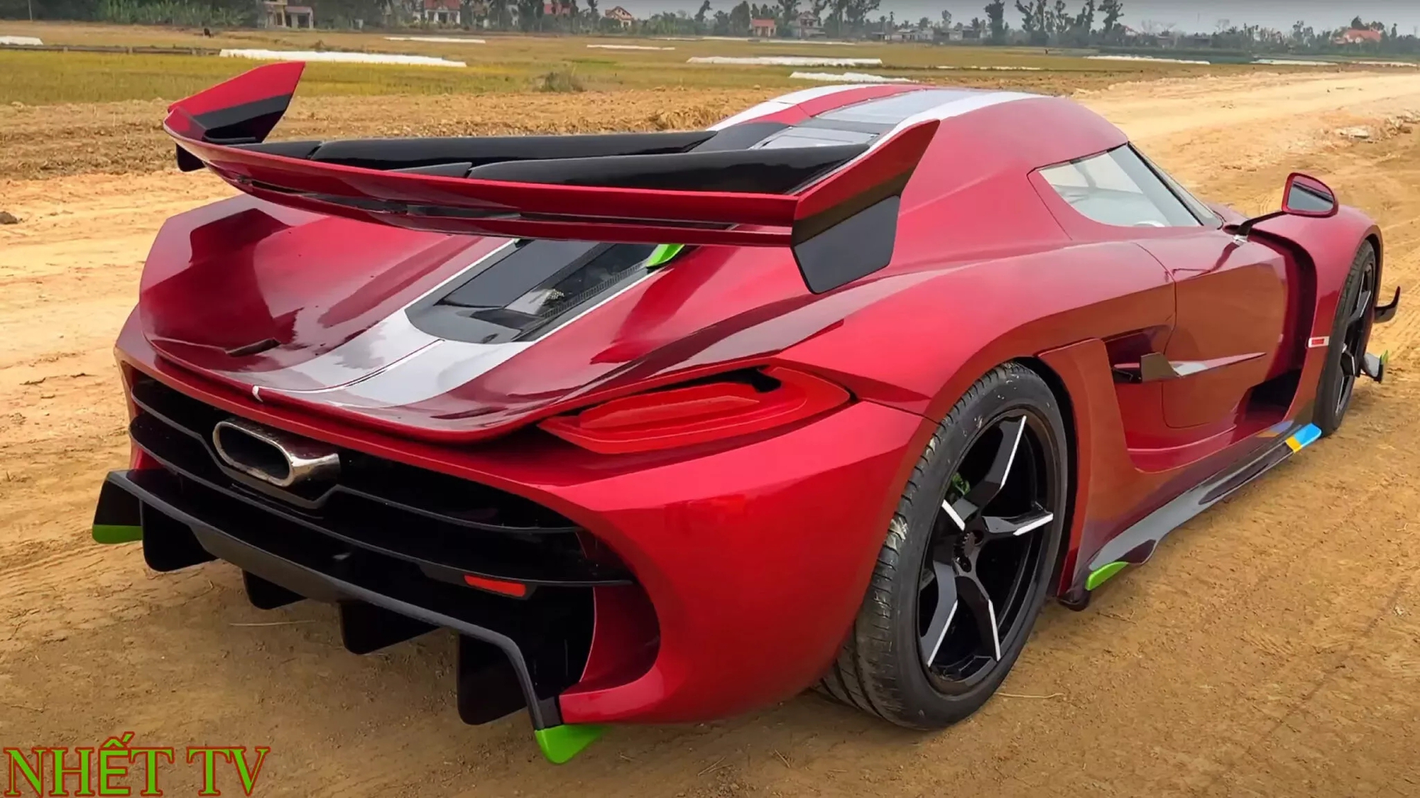 Báo Tây ngỡ ngàng với Koenigsegg Jesko tự chế của nhóm bạn trẻ Quảng Ninh: Mô hình đi được, cửa đóng mở như xe thật, tự chế tạo khung xe và giảm xóc- Ảnh 6.