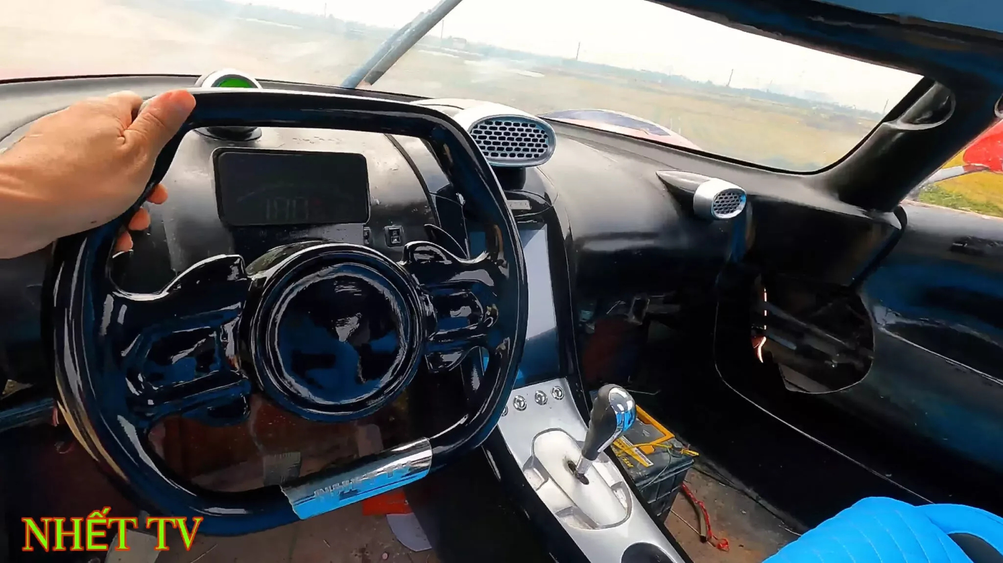 Báo Tây ngỡ ngàng với Koenigsegg Jesko tự chế của nhóm bạn trẻ Quảng Ninh: Mô hình đi được, cửa đóng mở như xe thật, tự chế tạo khung xe và giảm xóc- Ảnh 9.