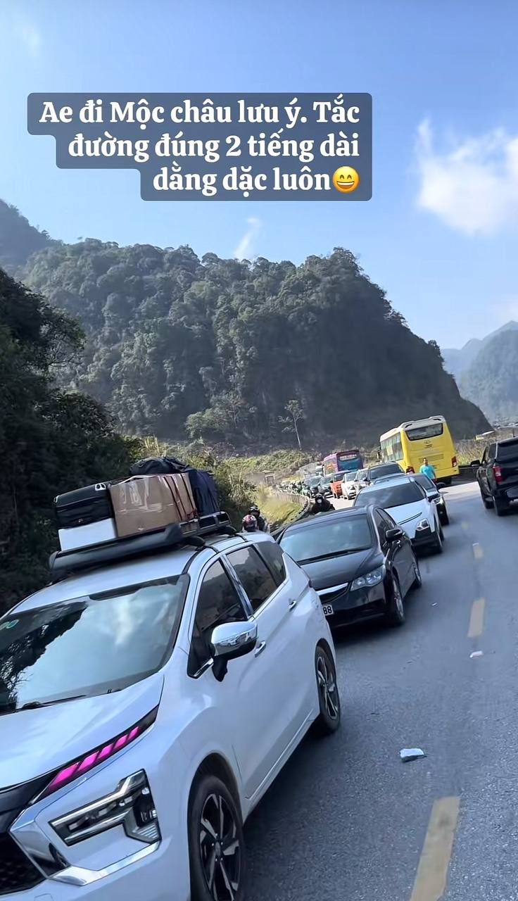 Đi gần 10 tiếng để săn hoa mận ở Mộc Châu: Ăn ngủ vạ vật, tắc dài hàng giờ nhưng thành quả quá xứng đáng!- Ảnh 7. Đi gần 10 tiếng để săn hoa mận ở Mộc Châu: Ăn ngủ vạ vật, tắc dài hàng giờ nhưng thành quả quá xứng đáng!- Ảnh 7.