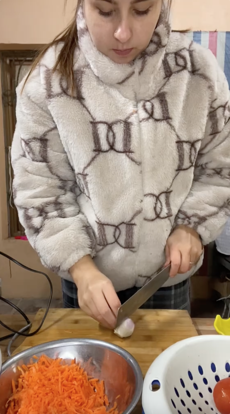 C&ocirc; vợ T&acirc;y cho cả c&acirc;y bắp cải v&agrave;o nồi luộc nhưng ai cũng khen ngợi đảm đang v&igrave; những điều n&agrave;y- Ảnh 7.