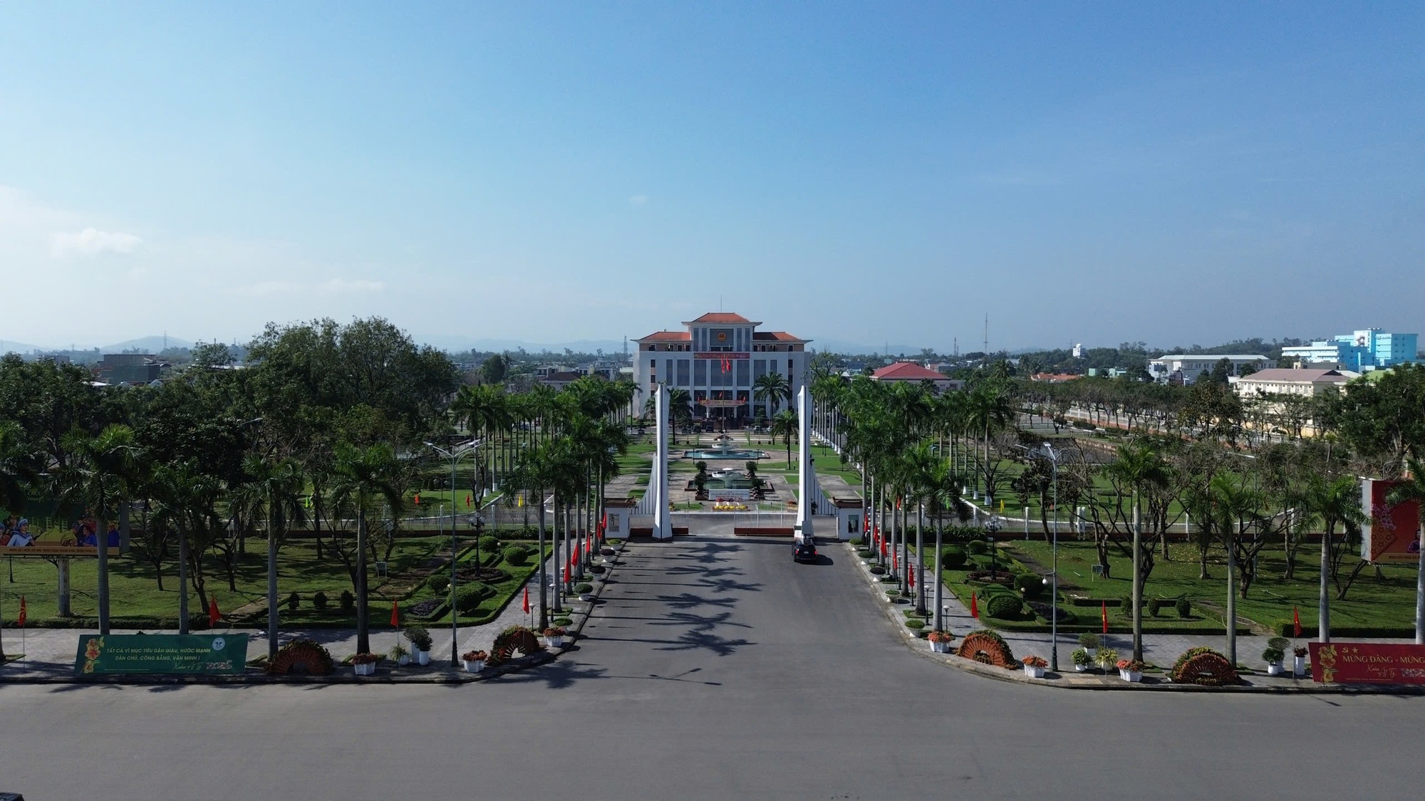 8 bí thư, 3 phó bí thư huyện ở Quảng Nam xin nghỉ hưu trước tuổi- Ảnh 1. 8 bí thư, 3 phó bí thư huyện ở Quảng Nam xin nghỉ hưu trước tuổi- Ảnh 1.