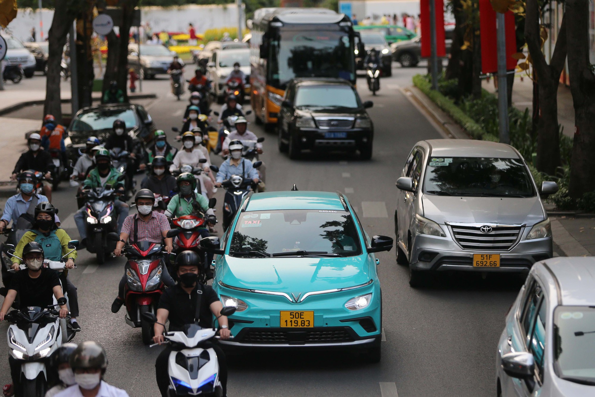 Bộ Công Thương: Việc miễn, giảm phí trước bạ với ô tô chạy năng lượng sạch là cần thiết - Ảnh 1. Bộ Công Thương: Việc miễn, giảm phí trước bạ với ô tô chạy năng lượng sạch là cần thiết - Ảnh 1.