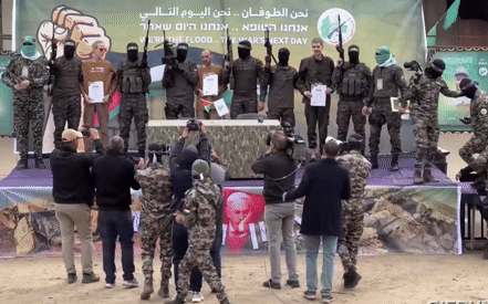 Kế hoạch g&acirc;y tranh c&atilde;i của &ocirc;ng Trump ở Gaza l&agrave;m dậy s&oacute;ng Trung Đ&ocirc;ng - Ảnh 2.