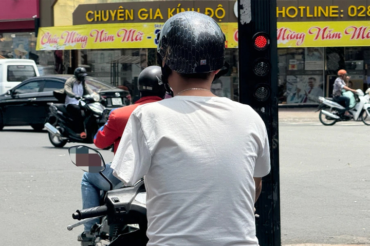 Người khuyết tật một bàn tay có thể lái xe theo quy định pháp luật - Ảnh 1.