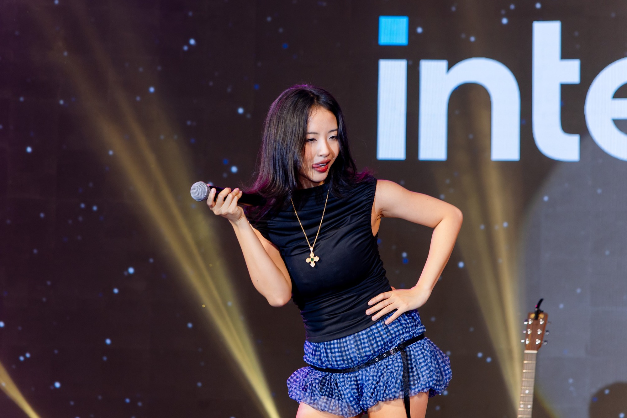 Căng: Sao nữ Vbiz tố bạn trai bạc bẽo, bị chia tay ngay sau khi cùng anh chiến đấu với bệnh ung thư- Ảnh 3. Căng: Sao nữ Vbiz tố bạn trai bạc bẽo, bị chia tay ngay sau khi cùng anh chiến đấu với bệnh ung thư- Ảnh 3.