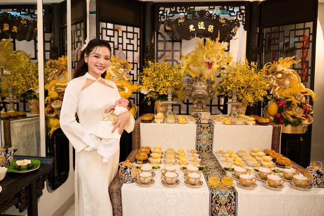 Sinh nhật đậm mùi tiền của quý tử sao nữ Vbiz: Trang hoàng toàn đồ xa hoa, 12 món quà đặc biệt gây trầm trồ- Ảnh 4. Sinh nhật đậm mùi tiền của quý tử sao nữ Vbiz: Trang hoàng toàn đồ xa hoa, 12 món quà đặc biệt gây trầm trồ- Ảnh 4.