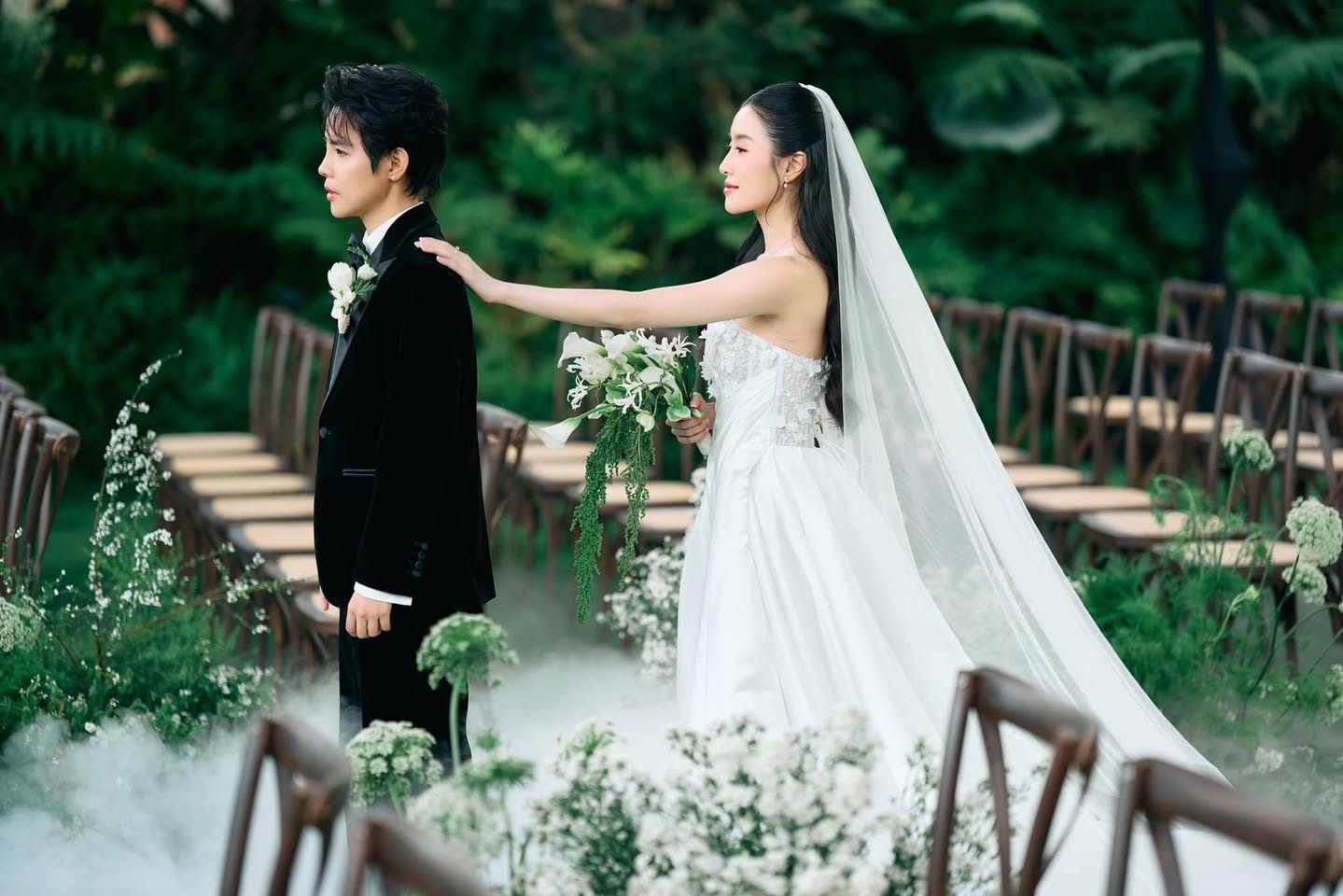 Dàn sao Việt đổ bộ lễ thành đôi Vũ Cát Tường: SOOBIN lộ diện cực bảnh, Thiều Bảo Trâm sexy - vợ chồng Đông Nhi chiếm spotlight - Ảnh 8.