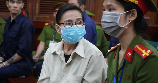 Khám xét chỗ ở, tạm hoãn xuất cảnh với Giám đốc Nguyễn Đình Văn - Ảnh 2.