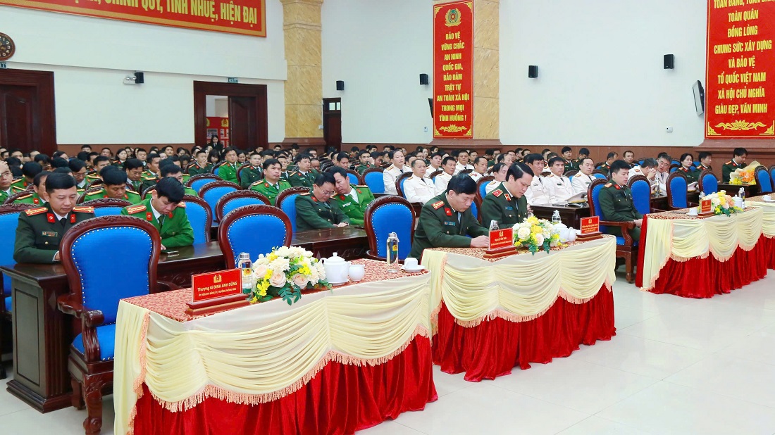 18 Lãnh đạo Công an Nghệ An nghỉ hưu sớm và xung phong nhận nhiệm vụ mới - Ảnh 1.