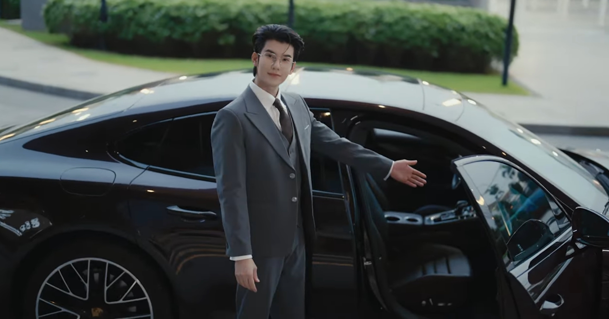 Nam chính "Mẹ lao công học yêu" gây sốt mạng xã hội nhờ nhan sắc giờ ra sao? - Ảnh 3.