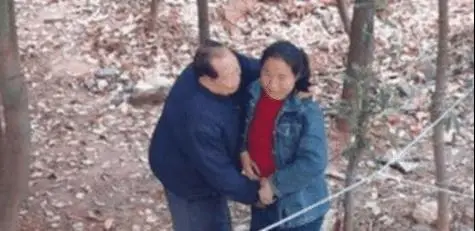 Cụ ông 82 tuổi An Huy bị bắt vì mua dâm: Câu chuyện gây sốc về mại dâm người cao tuổi - Ảnh 1.