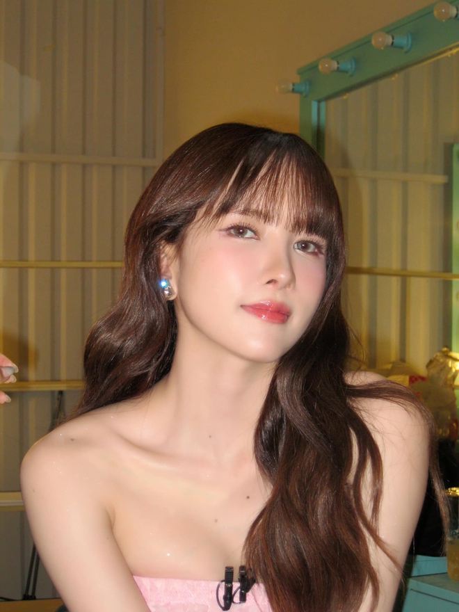 Chi tiết bí ẩn nhất trên cơ thể Thiều Bảo Trâm - Ảnh 6. Chi tiết bí ẩn nhất trên cơ thể Thiều Bảo Trâm - Ảnh 6.