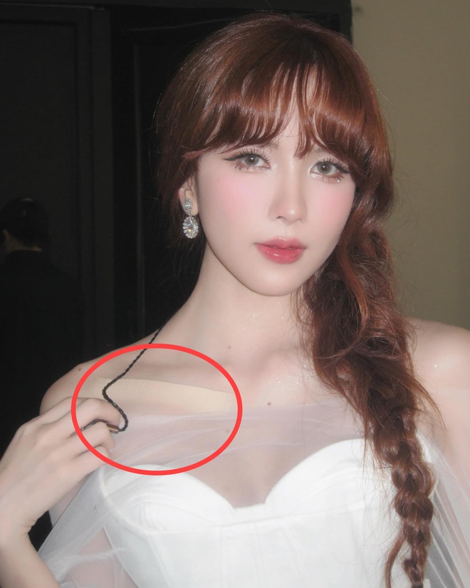 Chi tiết bí ẩn nhất trên cơ thể Thiều Bảo Trâm - Ảnh 3. Chi tiết bí ẩn nhất trên cơ thể Thiều Bảo Trâm - Ảnh 3.