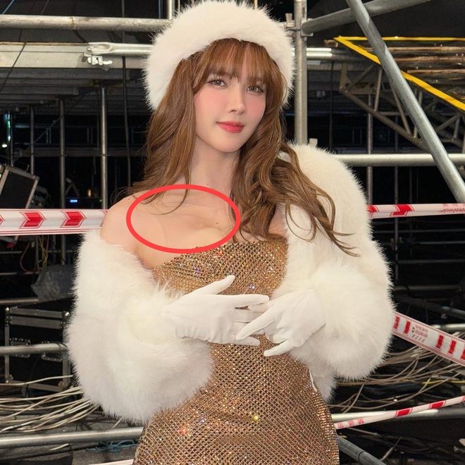 Chi tiết bí ẩn nhất trên cơ thể Thiều Bảo Trâm - Ảnh 4. Chi tiết bí ẩn nhất trên cơ thể Thiều Bảo Trâm - Ảnh 4.