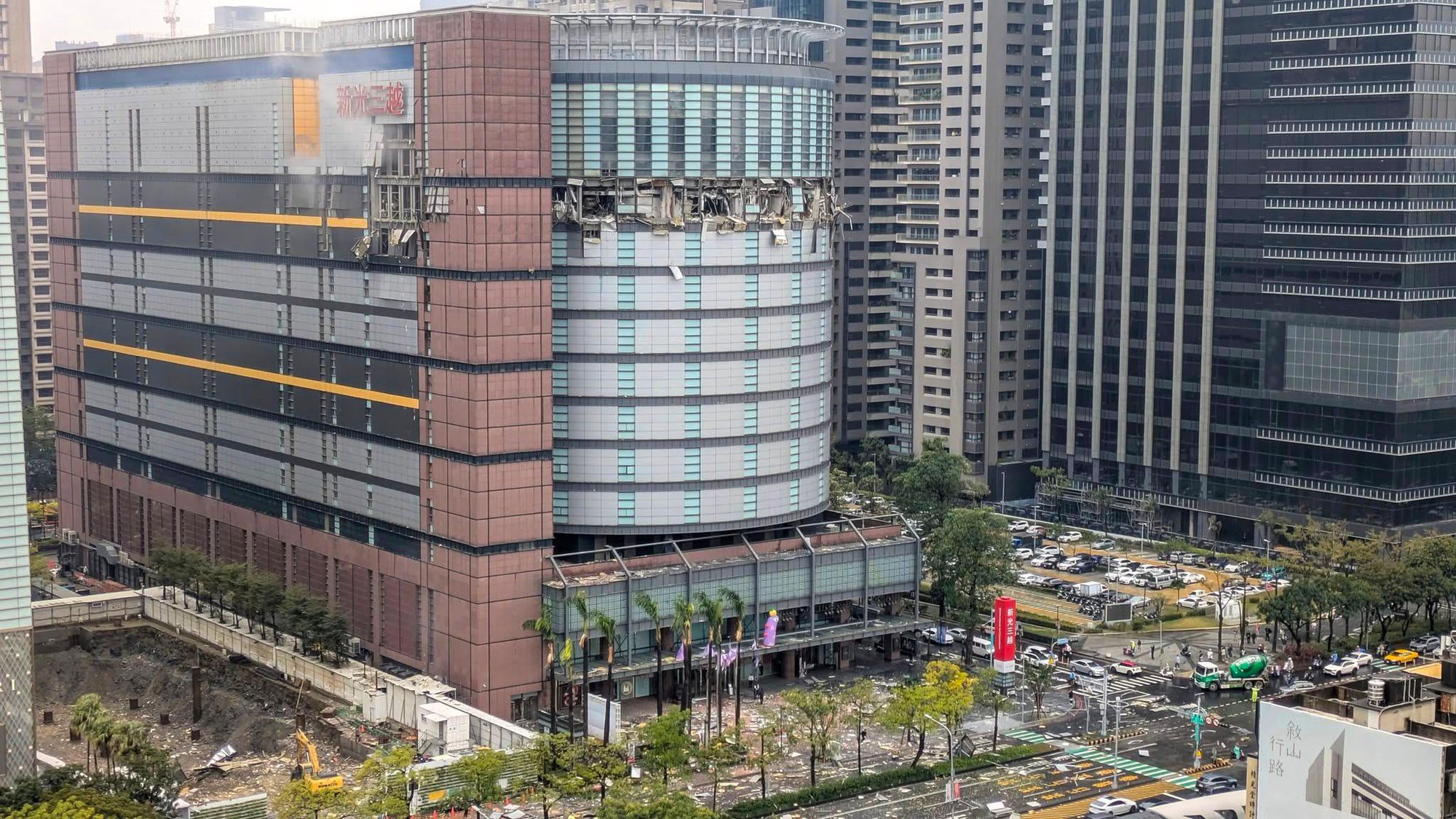 Hiện trường vụ nổ kh&iacute; gas kinh ho&agrave;ng tại trung t&acirc;m thương mại ở Đ&agrave;i Loan (Trung Quốc) khiến h&agrave;ng chục người thương vong, nh&acirc;n chứng kể lại thời khắc kinh ho&agrave;ng- Ảnh 2.