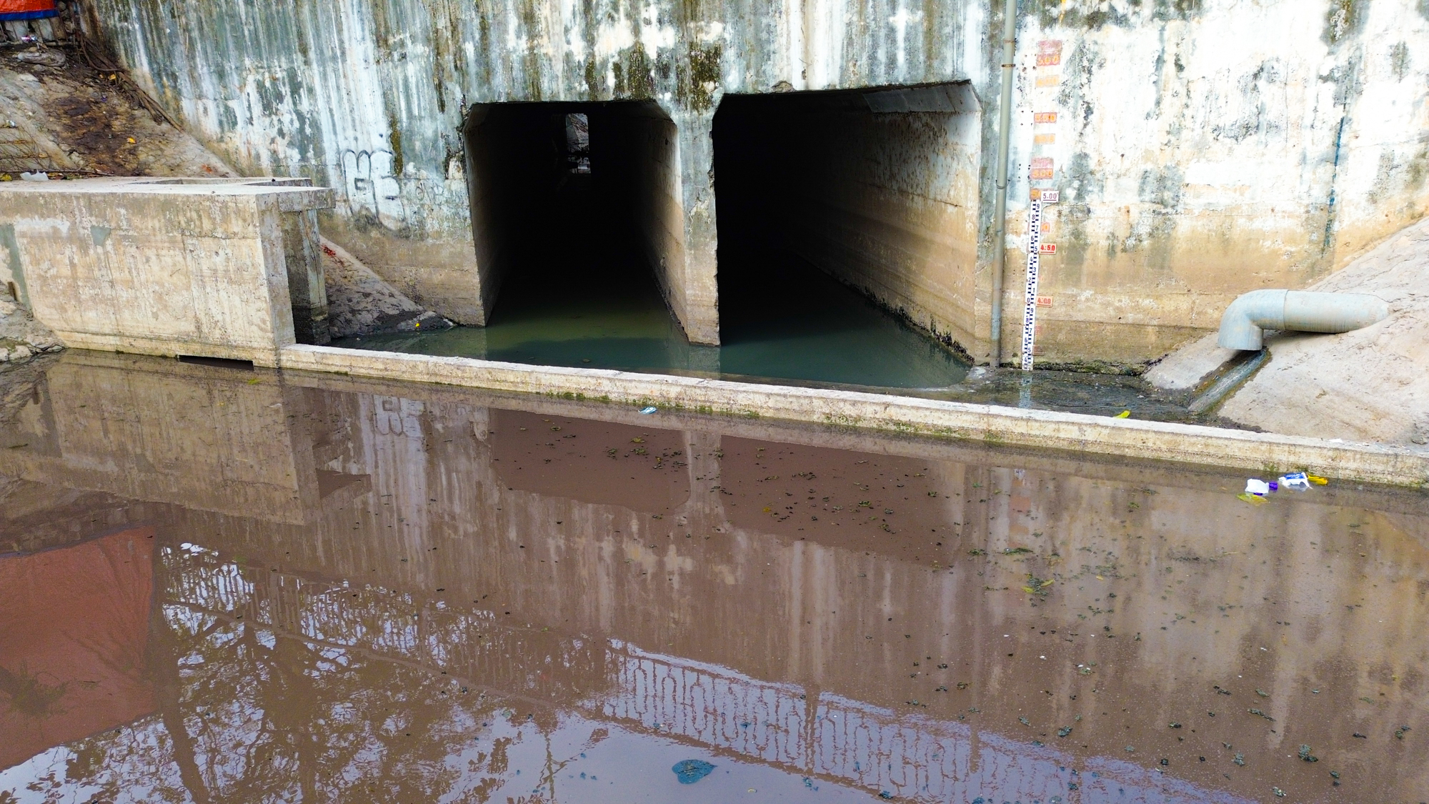 Khu vực sẽ c&oacute; đường ống d&agrave;i hơn 5 km, trị gi&aacute; 550 tỷ để đưa nước s&ocirc;ng Hồng v&agrave;o s&ocirc;ng T&ocirc; Lịch- Ảnh 10.