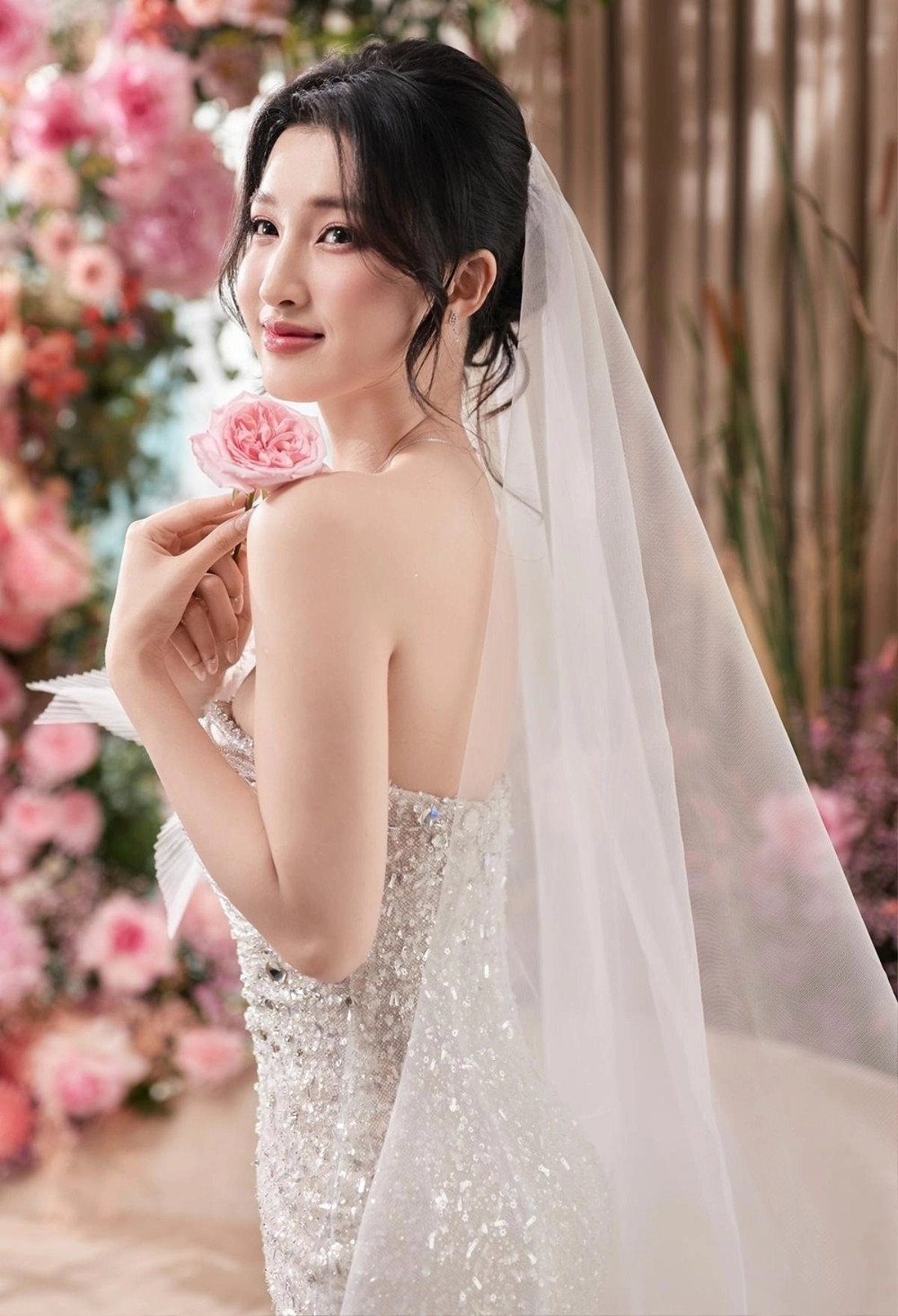 Á hậu Phương Nhi chính thức xoá tài khoản mạng xã hội hậu làm vợ thiếu gia Vingroup - Ảnh 5.