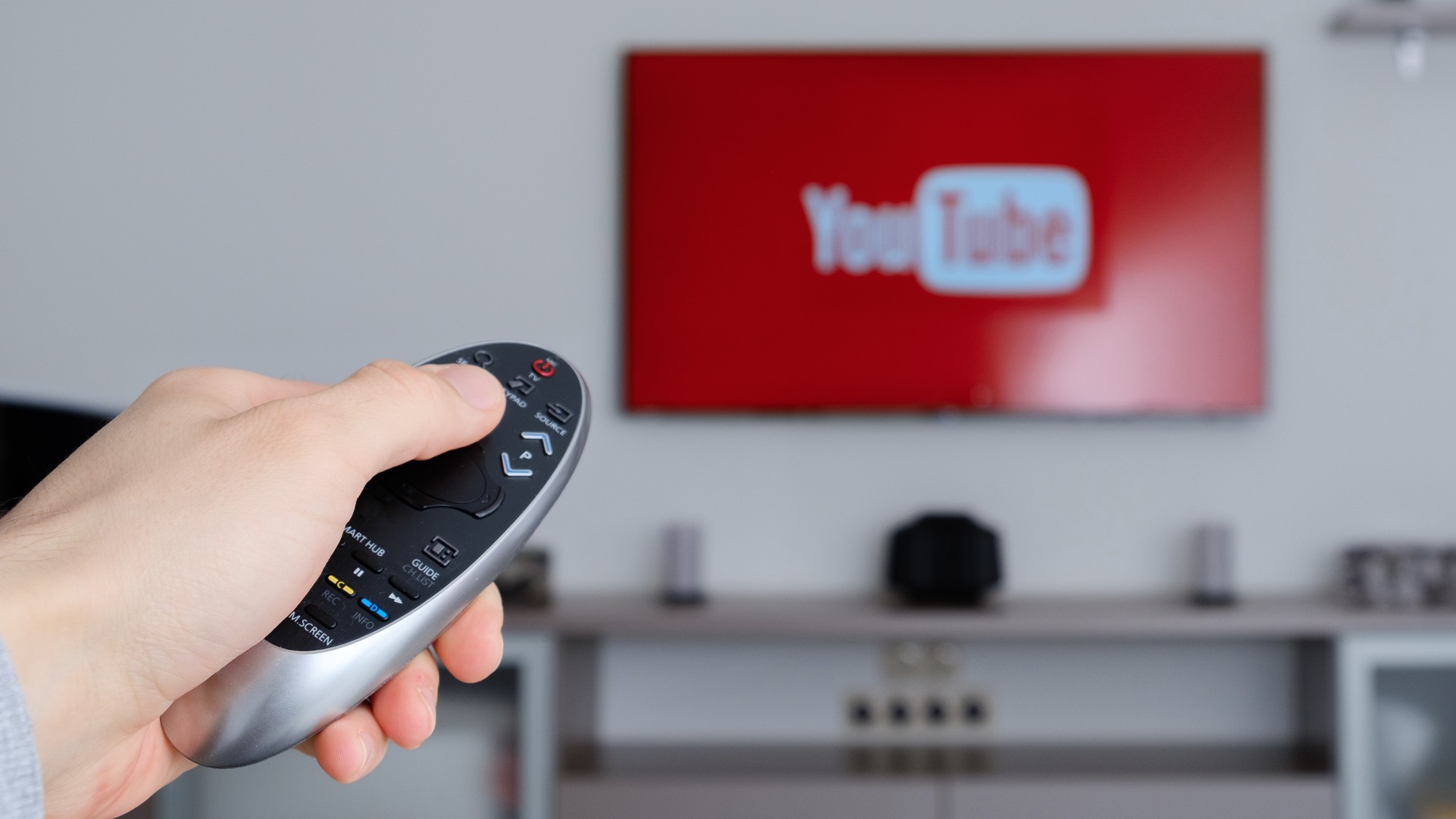YouTube trên TV: Xu hướng mới đánh bại điện thọai trong năm 2025 - Ảnh 1.