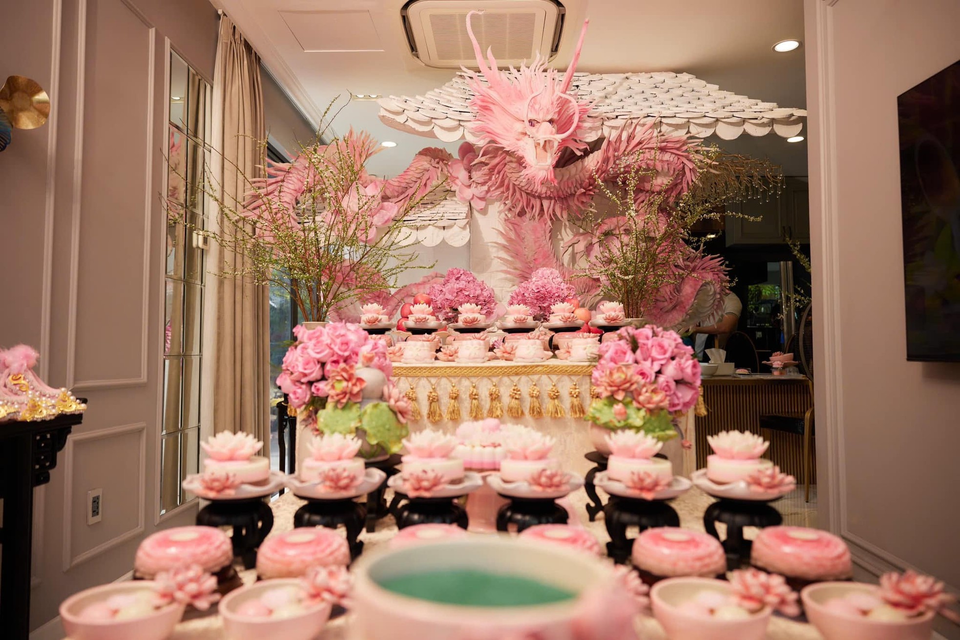 Showbiz 12/2: Nhật Kim Anh khoe mâm tiền vàng - Ảnh 3.