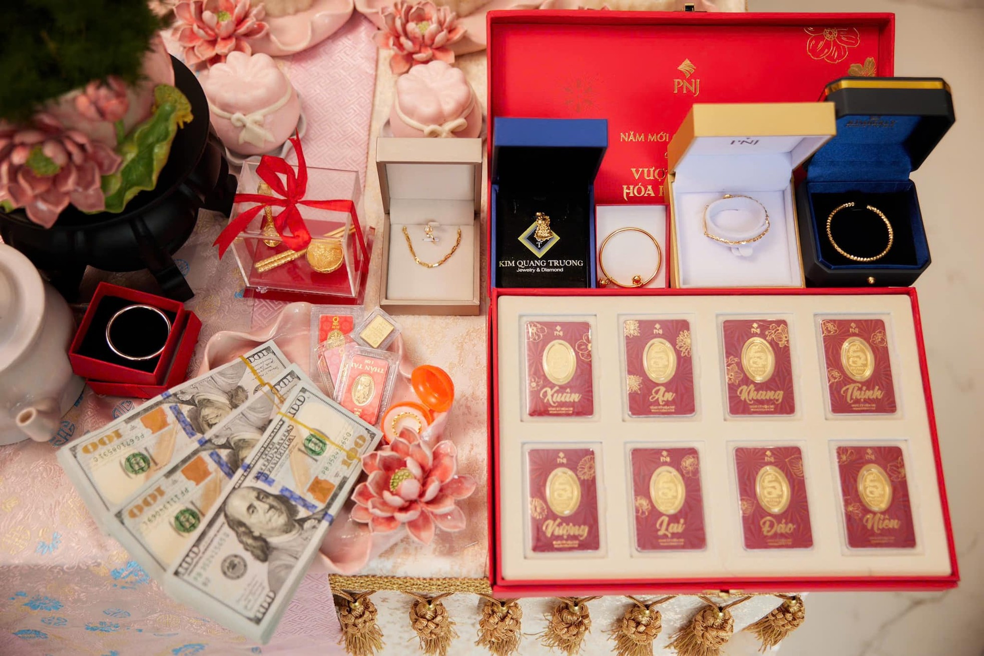Showbiz 12/2: Nhật Kim Anh khoe mâm tiền vàng - Ảnh 4.