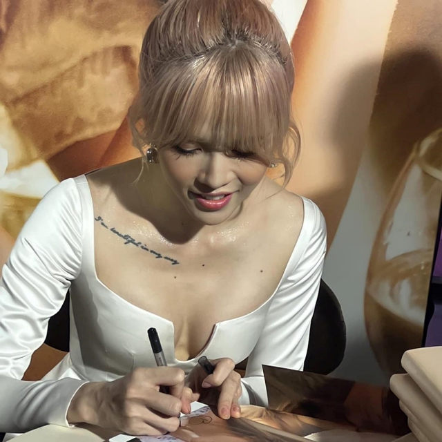 Chi tiết bí ẩn nhất trên cơ thể Thiều Bảo Trâm - Ảnh 9. Chi tiết bí ẩn nhất trên cơ thể Thiều Bảo Trâm - Ảnh 9.