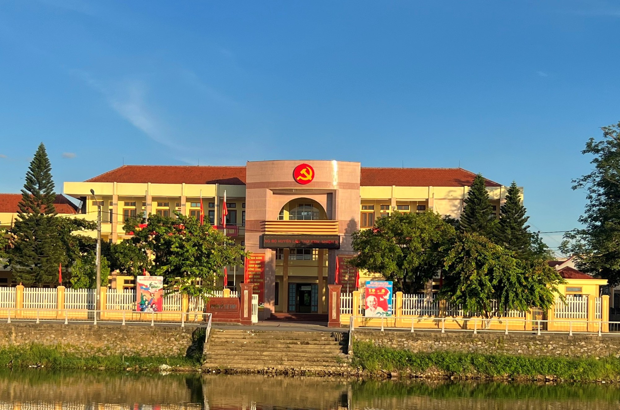 Quảng Bình: Chủ nhiệm Ủy ban Kiểm tra huyện Lệ Thủy xin nghỉ hưu trước tuổi- Ảnh 1. Quảng Bình: Chủ nhiệm Ủy ban Kiểm tra huyện Lệ Thủy xin nghỉ hưu trước tuổi- Ảnh 1.