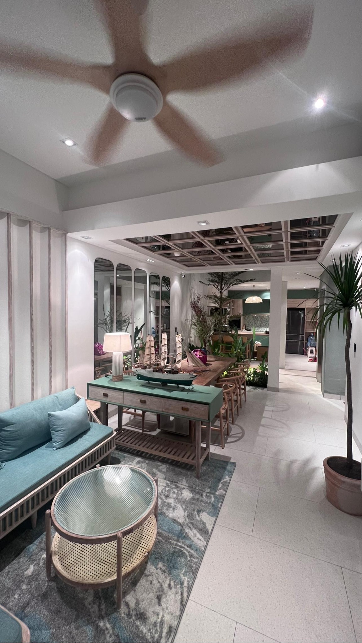 Bên trong ngôi nhà 5 tầng giữa trung tâm TP.HCM view thẳng ra Landmark 81 của phú bà Vbiz vừa tổ chức tiệc đầy tháng phủ đầy vàng cho quý tử- Ảnh 18.