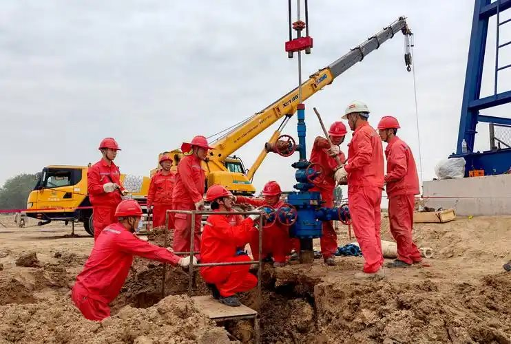 Sau tiếng động lớn, 62 vết nứt xuất hiện, dự &aacute;n khoan 53 giếng s&acirc;u 6.000m thất bại, nhưng 5 ph&uacute;t sau lại b&aacute;o tr&uacute;ng kho b&aacute;u khủng nhờ c&ocirc;ng nghệ cao - Ảnh 1.