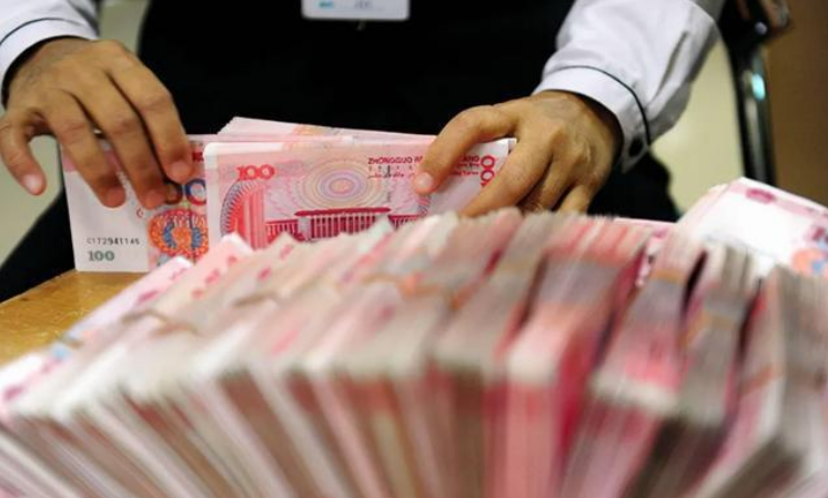 Gửi hơn 10 tỷ đồng v&agrave;o ng&acirc;n h&agrave;ng với l&atilde;i suất 5,6%/năm, 1 năm sau, người phụ nữ đi r&uacute;t tiền th&igrave; được th&ocirc;ng b&aacute;o: "Ch&uacute;ng t&ocirc;i chưa từng đưa ra mức l&atilde;i suất đ&oacute;" - Ảnh 1.