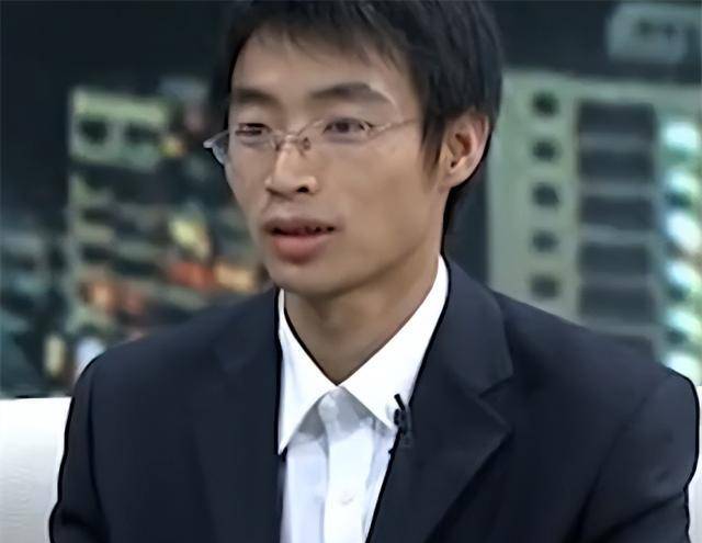 Đi làm về thấy cả nhà biến mất, người đàn ông ngồi ở đầu làng chờ vợ con suốt 18 năm, bỗng một ngày nhận cuộc gọi: "Bố ơi, mẹ..." - Ảnh 7. Đi làm về thấy cả nhà biến mất, người đàn ông ngồi ở đầu làng chờ vợ con suốt 18 năm, bỗng một ngày nhận cuộc gọi: "Bố ơi, mẹ..." - Ảnh 7.