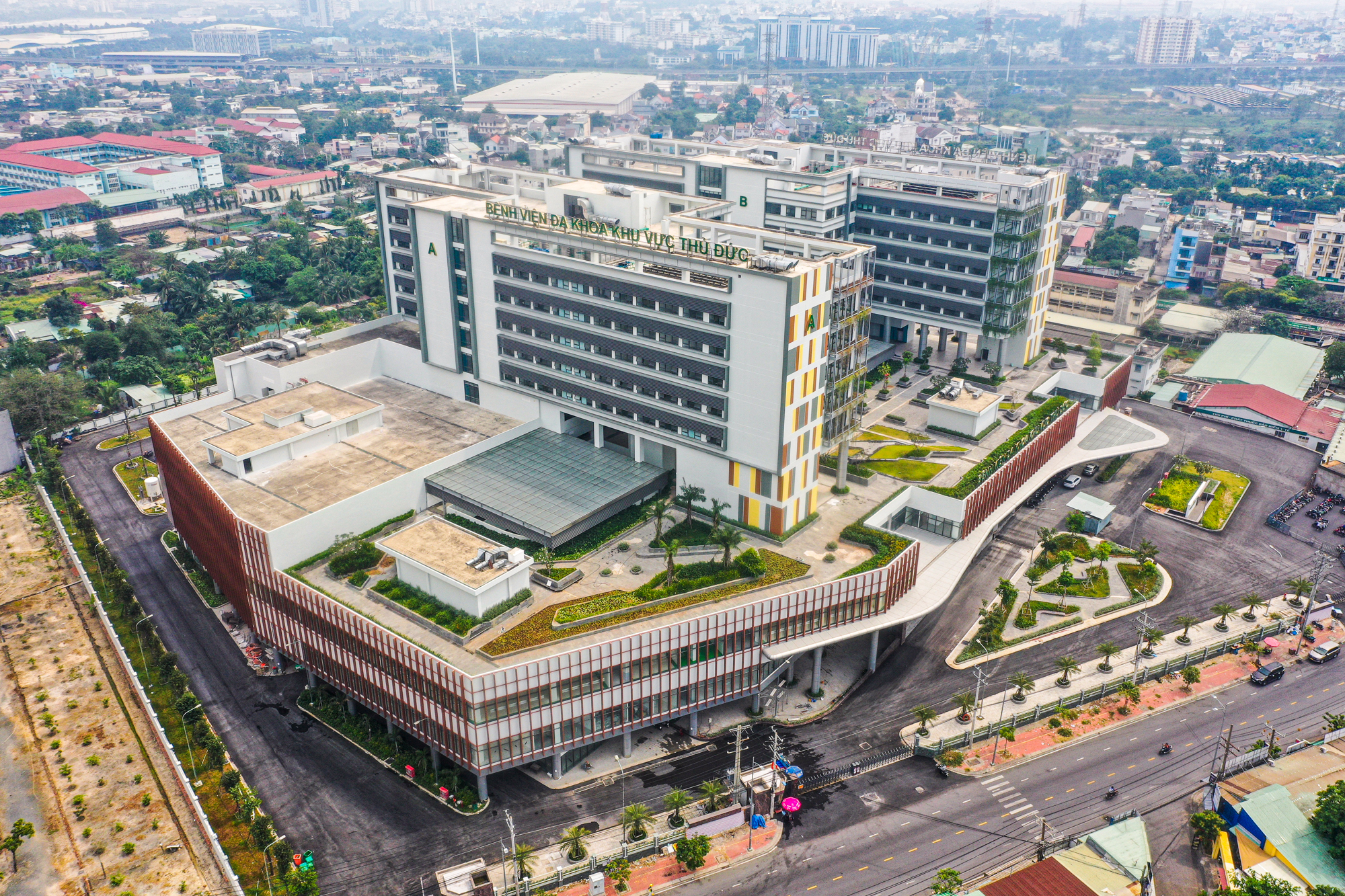 Toàn cảnh bệnh viện xanh, trị giá gần 2.000 tỷ đồng, sắp đưa vào sử dụng ở cửa ngõ Thành phố Hồ Chí Minh - Ảnh 2.