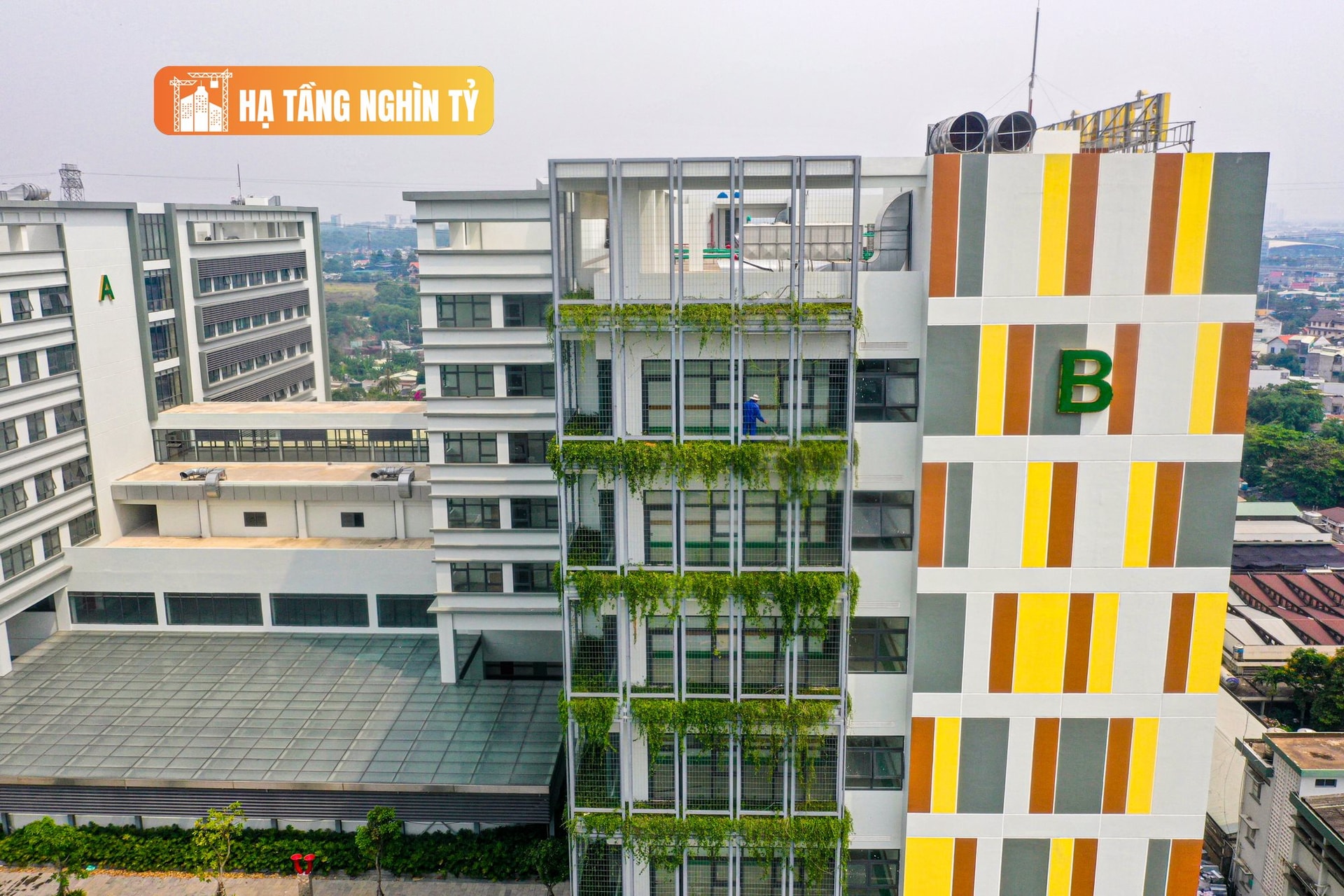 Toàn cảnh bệnh viện xanh, trị giá gần 2.000 tỷ đồng, sắp đưa vào sử dụng ở cửa ngõ Thành phố Hồ Chí Minh - Ảnh 1.