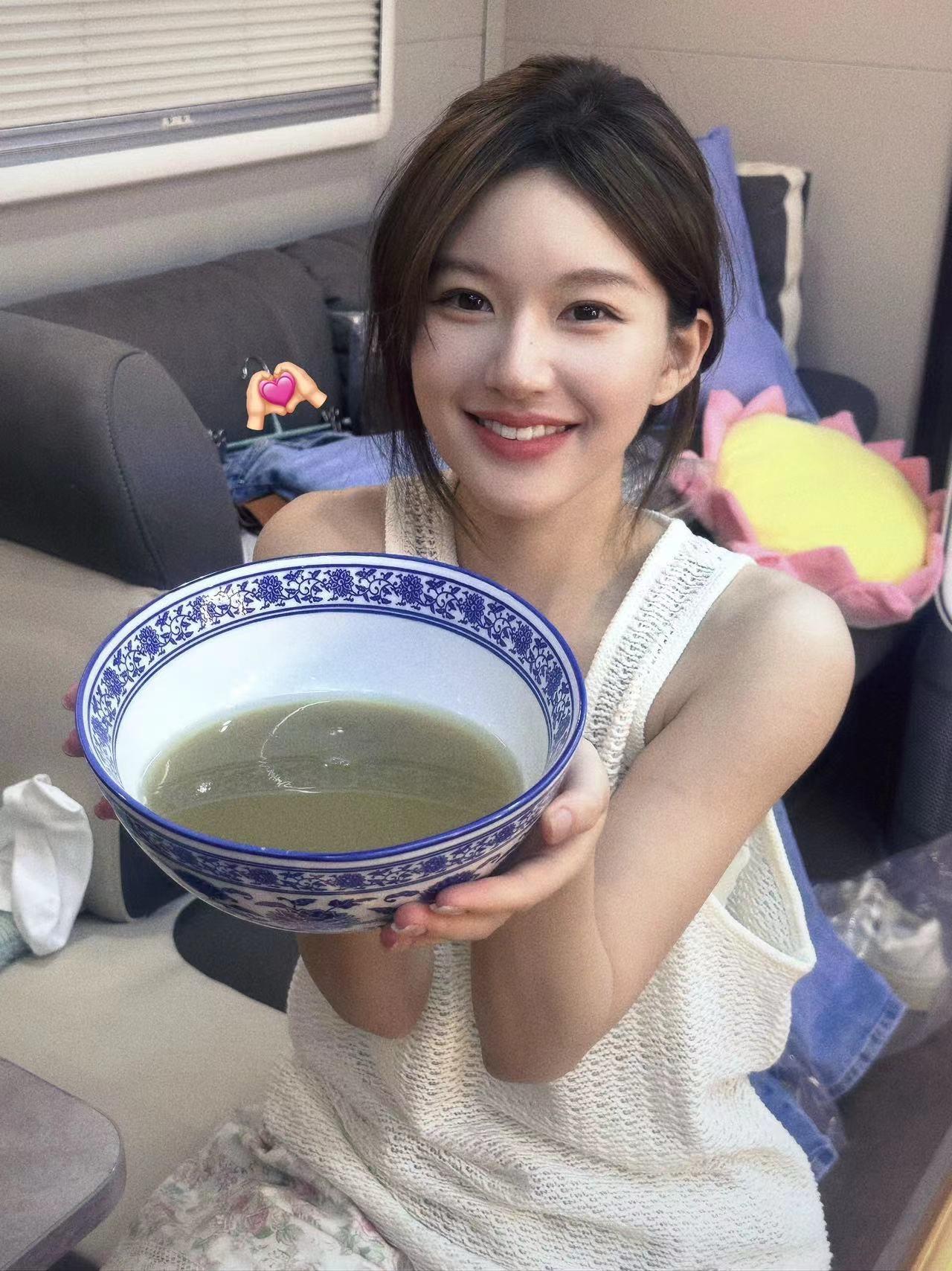 Gương mặt kh&ocirc;ng ai nhận ra của Triệu Lộ Tư - Ảnh 3.