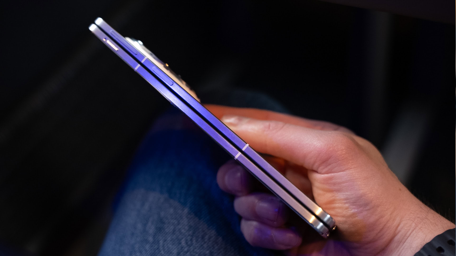 Không chỉ siêu mỏng 8.93mm, OPPO vừa hé lộ trọng lượng đáng kinh ngạc của "siêu điện thoại gập" Find N5- Ảnh 1.