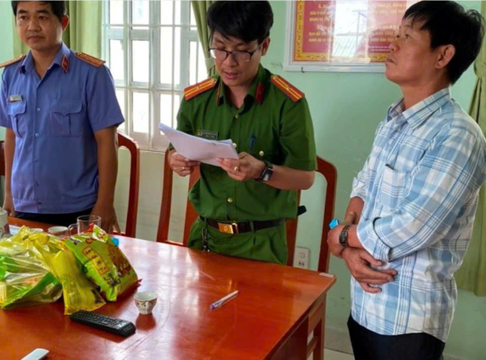 Chủ cửa h&agrave;ng xe m&aacute;y chiếm đoạt hơn 10 tỉ đồng của c&ocirc;ng ty t&agrave;i ch&iacute;nh- Ảnh 1.