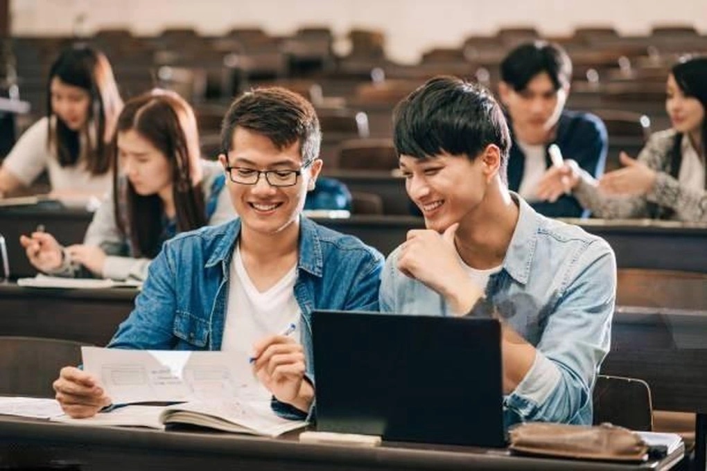 &ldquo;Sinh vi&ecirc;n ra trường n&ecirc;n đi l&agrave;m trước hay học thạc sĩ trước&rdquo;: C&acirc;u trả lời của DeepSeek khiến cộng đồng mạng gật g&ugrave; khen sự thấu đ&aacute;o của AI- Ảnh 2.