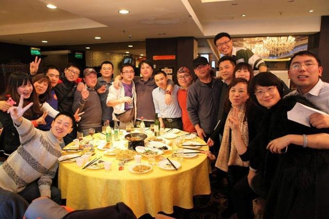 Sau buổi họp lớp, t&ocirc;i rời nh&oacute;m chat, nhận ra sự thật phũ ph&agrave;ng: Họp lớp giờ đ&acirc;y đ&atilde; kh&ocirc;ng c&ograve;n như xưa!- Ảnh 1.