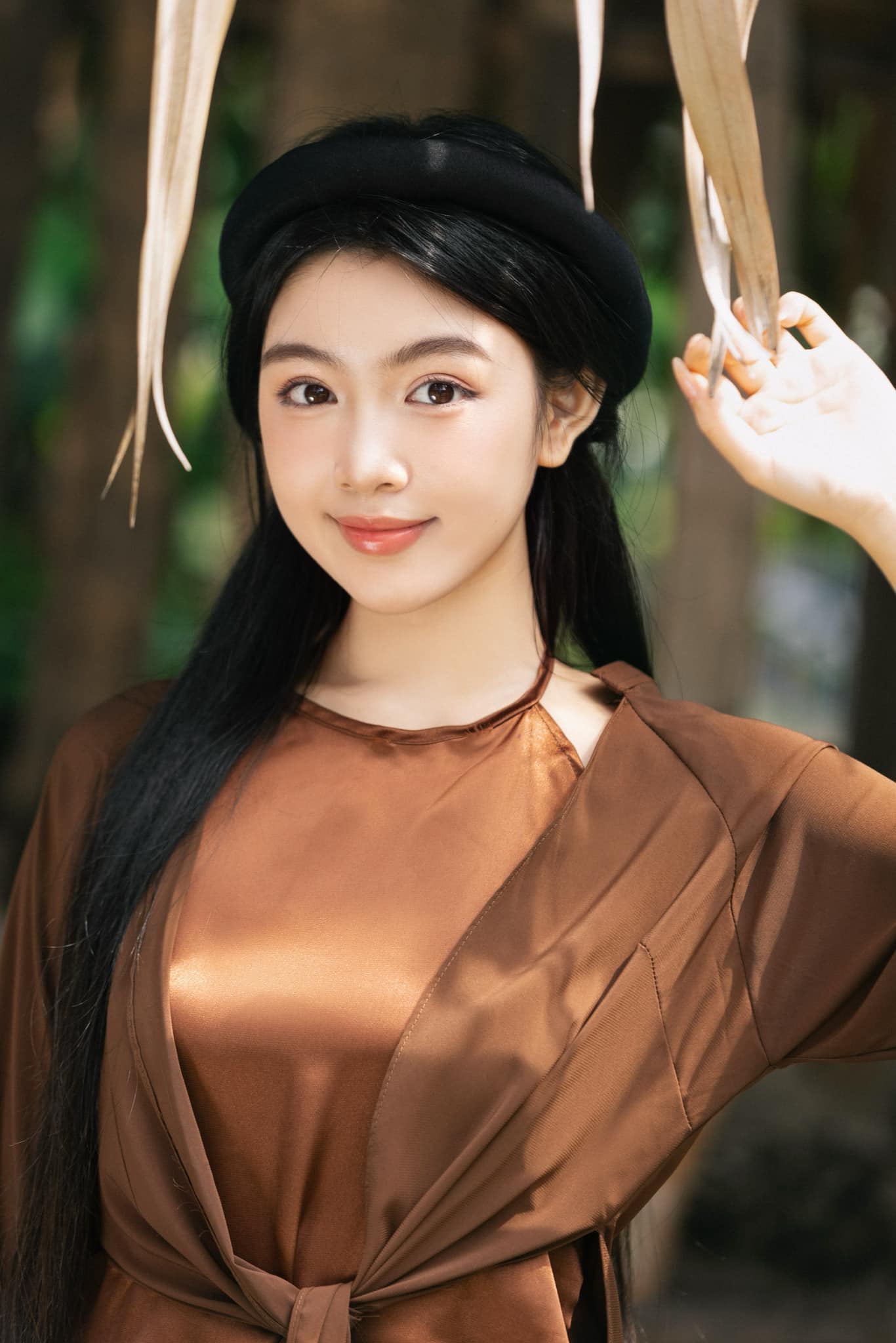 Quyền Linh ăn m&igrave; t&ocirc;m, cả đời đi d&eacute;p tổ ong nhưng Lọ Lem mua Maybach ở tuổi 19: Dạy con d&ugrave;ng tiền cực kh&eacute;o!- Ảnh 11.