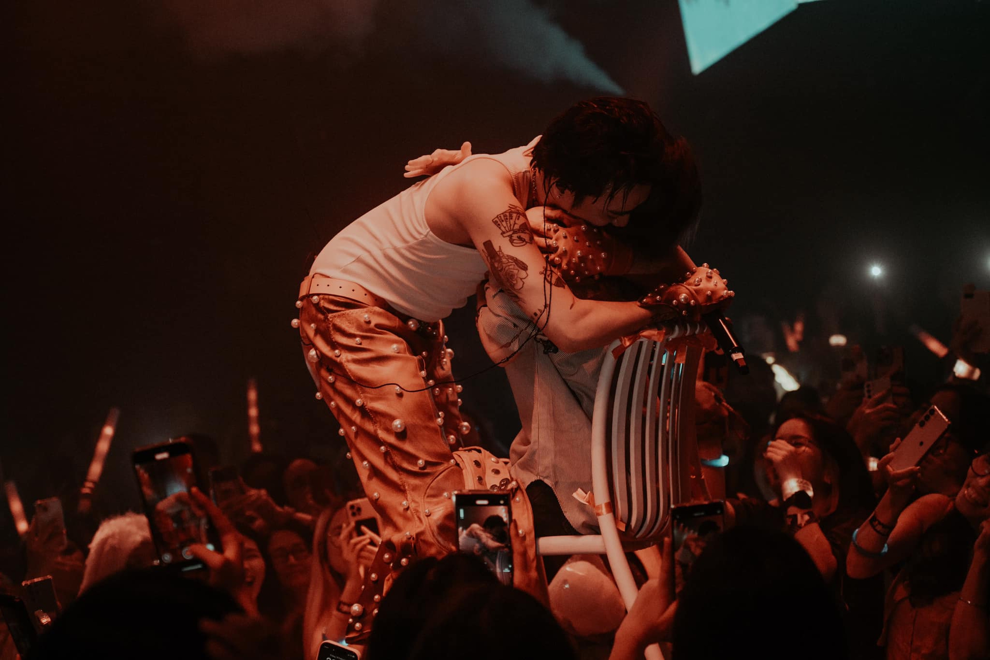 Vụ SOOBIN lộ video thân mật quá đà với fan nữ: Người trong cuộc lên tiếng!- Ảnh 4. Vụ SOOBIN lộ video thân mật quá đà với fan nữ: Người trong cuộc lên tiếng!- Ảnh 4.