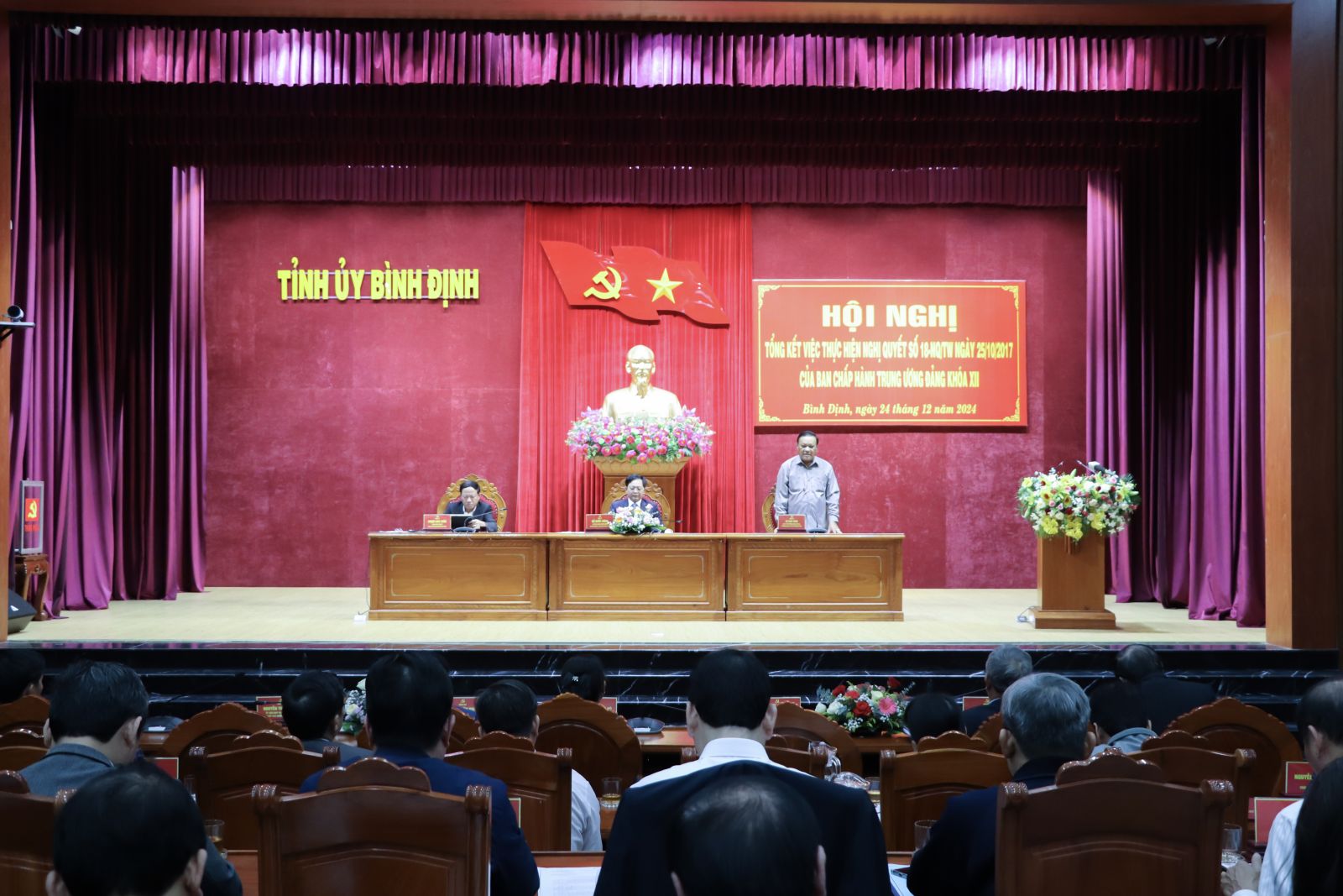 Hàng loạt cán bộ chủ chốt ở Bình Định xin nghỉ hưu trước tuổi- Ảnh 1. Hàng loạt cán bộ chủ chốt ở Bình Định xin nghỉ hưu trước tuổi- Ảnh 1.