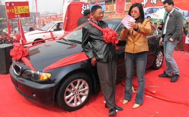 Thanh niên 17 tuổi trúng BMW bị tố lừa đảo - Ảnh 1.