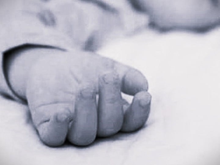 B&eacute; g&aacute;i tử vong bất thường ở Long Bi&ecirc;n khiến gia đ&igrave;nh đau x&oacute;t v&agrave; h&ograve;ai nghi - Ảnh 1.