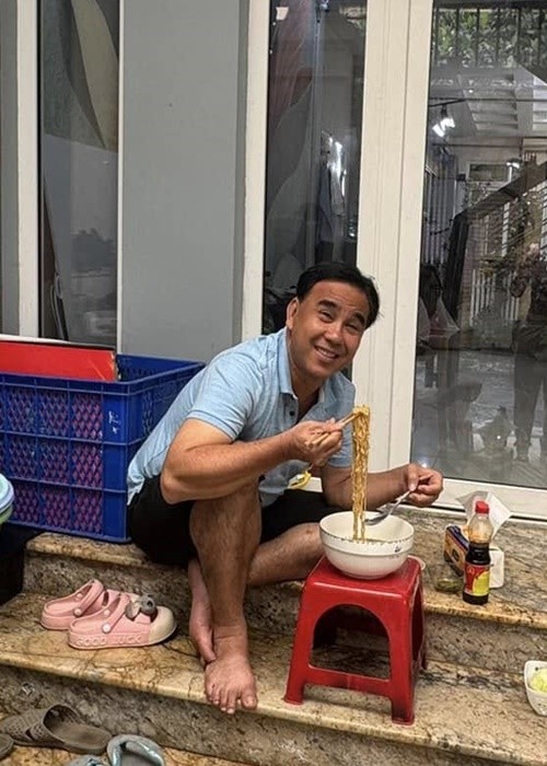 Quyền Linh ăn m&igrave; t&ocirc;m, cả đời đi d&eacute;p tổ ong nhưng Lọ Lem mua Maybach ở tuổi 19: Dạy con d&ugrave;ng tiền cực kh&eacute;o!- Ảnh 4.