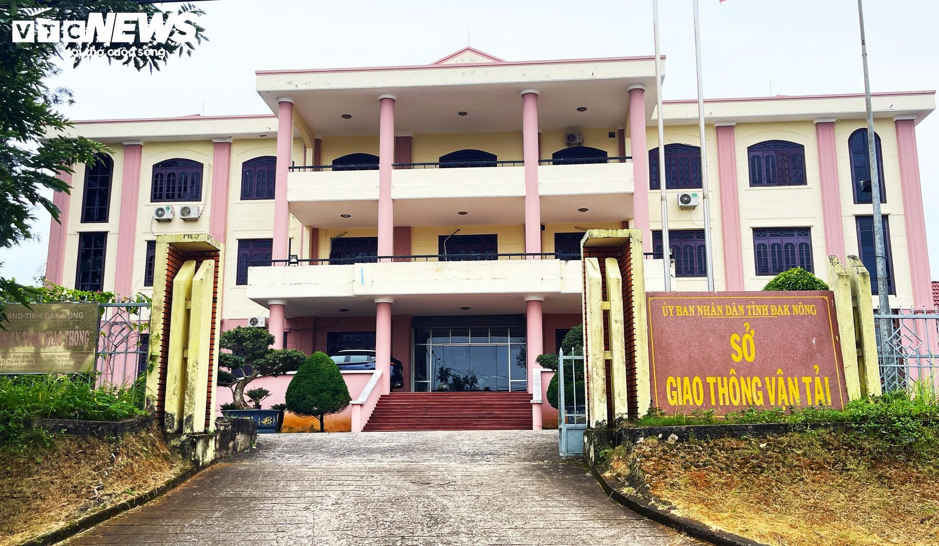 Cận cảnh nắn thẳng con đường chữ U Đắk Nông gây tranh cãi - Ảnh 8.