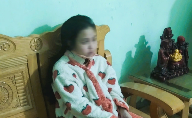 Đuổi học 1 năm 4 học sinh "đánh hội đồng" bạn học gãy đốt sống cổ- Ảnh 1. Đuổi học 1 năm 4 học sinh "đánh hội đồng" bạn học gãy đốt sống cổ- Ảnh 1.