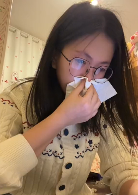 'T&ocirc;i bất ngờ o&agrave; kh&oacute;c v&igrave; 1 cuộc tr&ograve; chuyện với AI': C&acirc;u trả lời của DeepSeek 'chấn động' đến mức n&agrave;o m&agrave; khiến cộng đồng mạng cũng rơi lệ, n&oacute;i &lsquo;được chữa l&agrave;nh&rsquo;?- Ảnh 1.