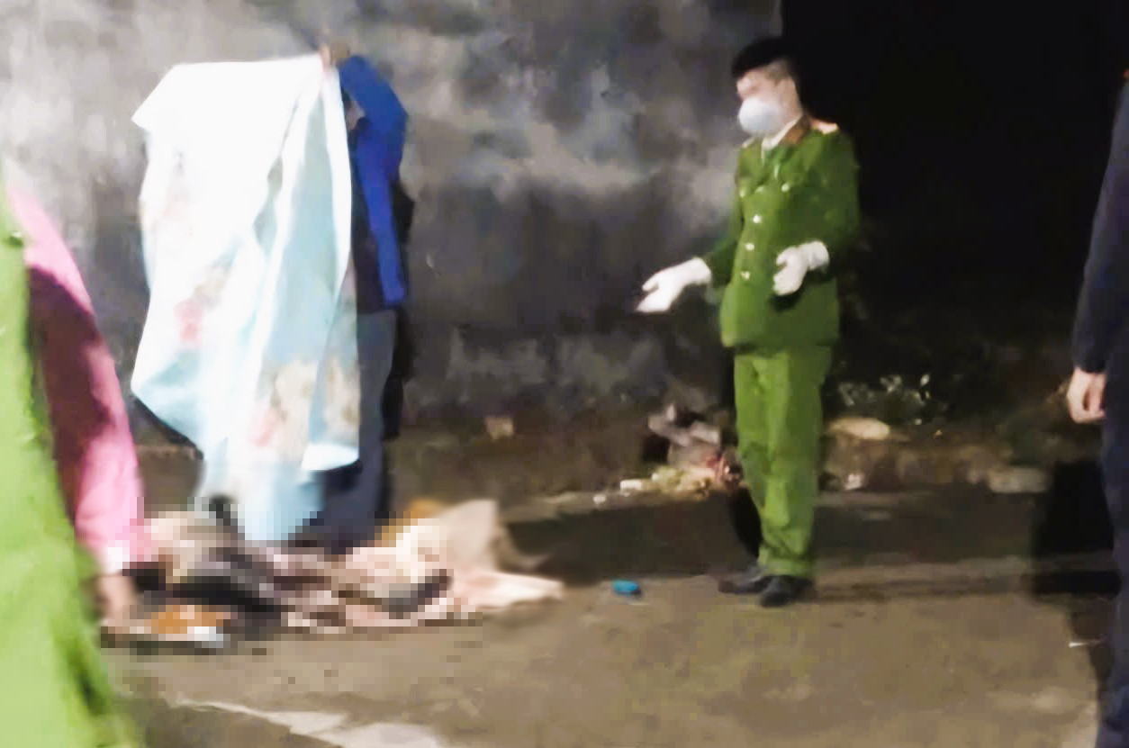 Người phụ nữ sống một mình tự thiêu vì bệnh tật - Ảnh 1. Người phụ nữ sống một mình tự thiêu vì bệnh tật - Ảnh 1.