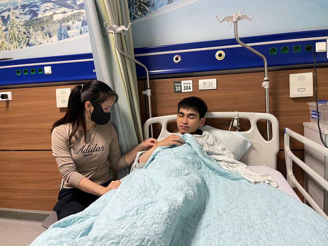 Vợ nam shipper bị đánh ở Hà Nội chia sẻ về nỗi ám ảnh và hồi phục - Ảnh 2.