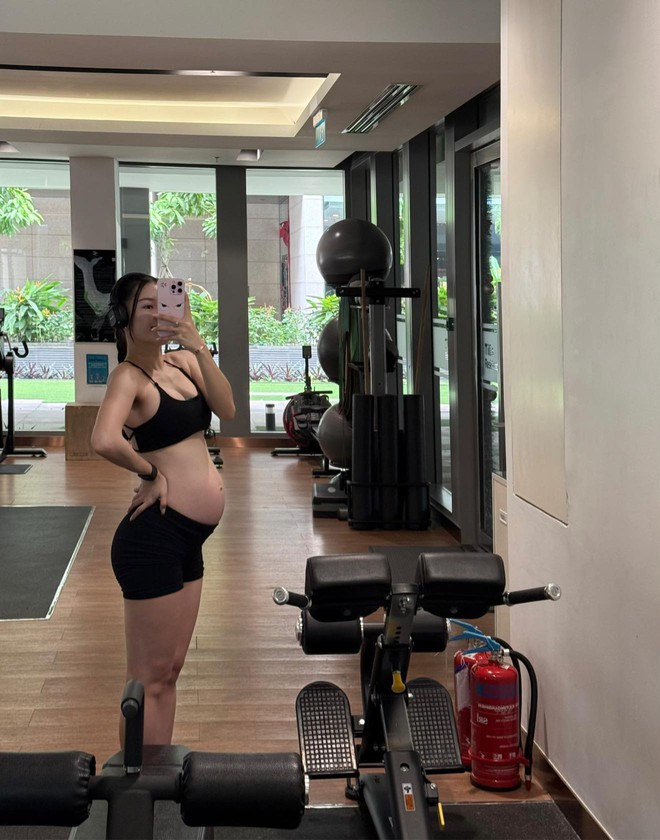 Yến Xu&acirc;n từng tự ti v&igrave; mũm mĩm, giờ sắp sinh v&oacute;c d&aacute;ng vẫn gọn, đ&acirc;y l&agrave; b&iacute; k&iacute;p thay đổi ngoạn mục- Ảnh 2.